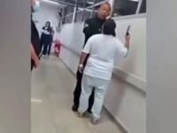 Mulher esfrega laudo médico no rosto de vigilante, ele revida e confusão vai parar na delegacia