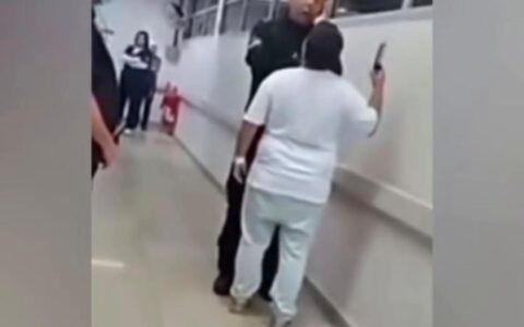 Mulher esfrega laudo médico no rosto de vigilante, ele revida e confusão vai parar na delegacia